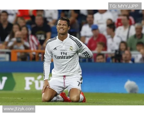 沙漠之光：揭示足球沙漠球星的成长之路与辉煌时刻