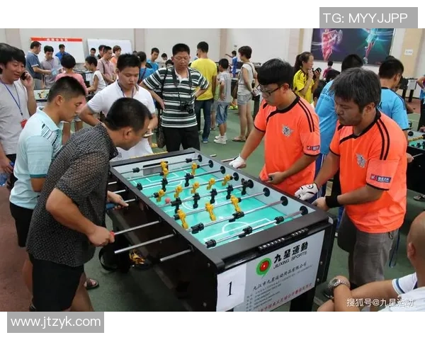 球星桌式足球：融合竞技与娱乐的全新运动体验