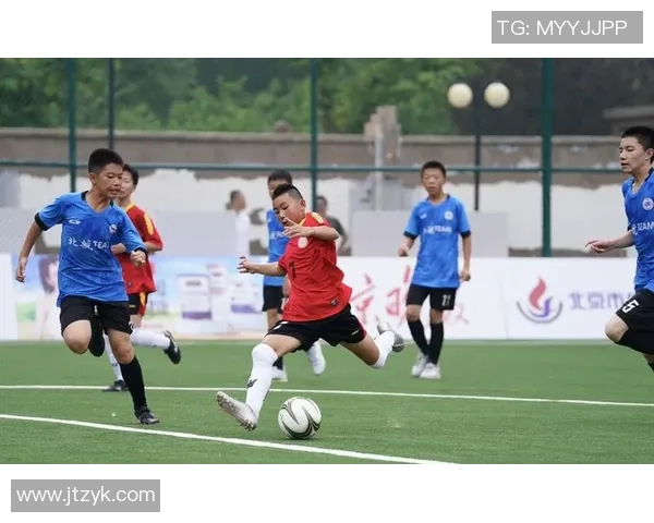 足球巨星赛场内外趣闻轶事揭秘那些鲜为人知的欢乐瞬间 足球巨星赛场内外趣闻轶事揭秘那些鲜为人知的欢乐瞬间